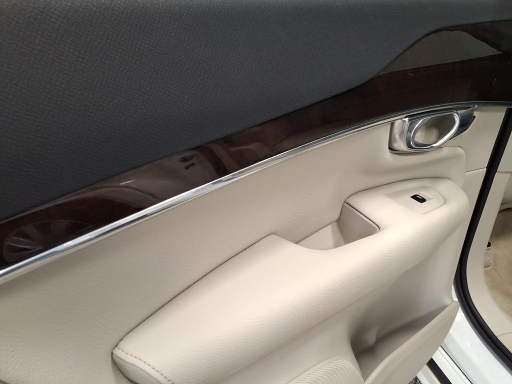 Photo 19 of this VOLVO XC90