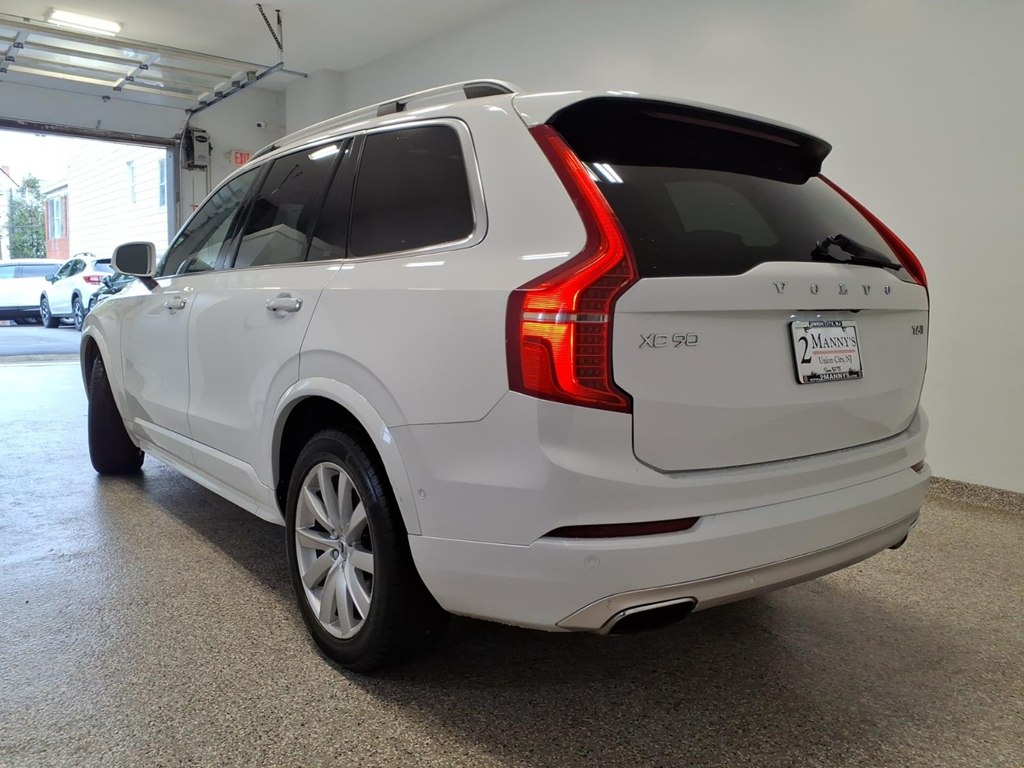 Photo 6 of this VOLVO XC90