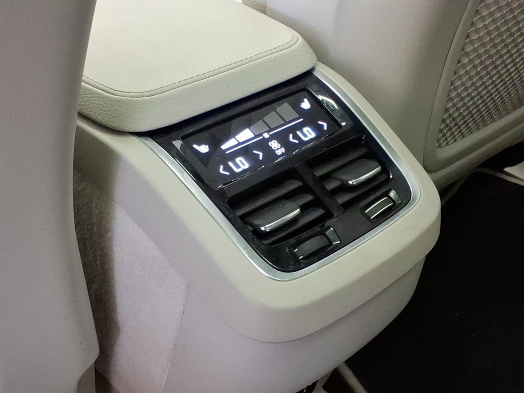 Photo 21 of this VOLVO XC90