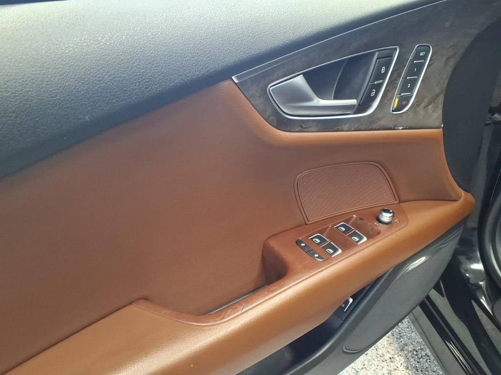 Photo 8 of this AUDI A7
