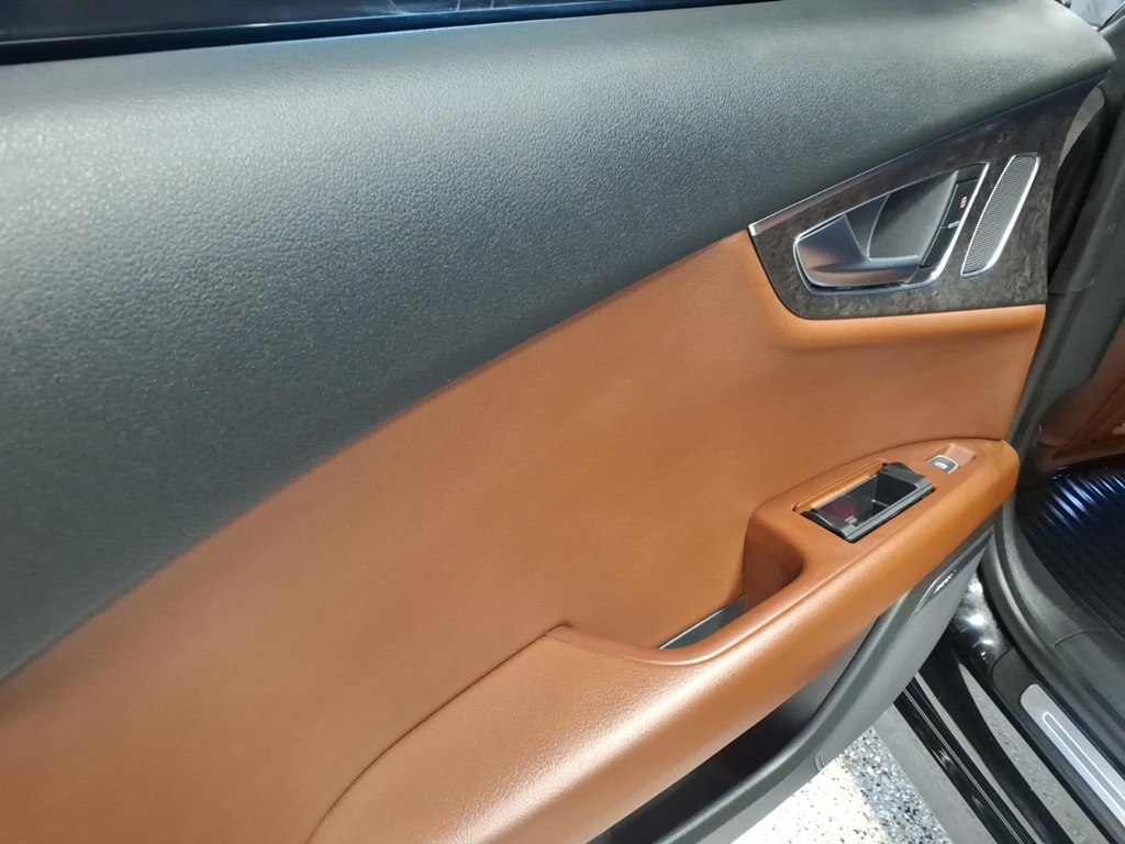 Photo 19 of this AUDI A7