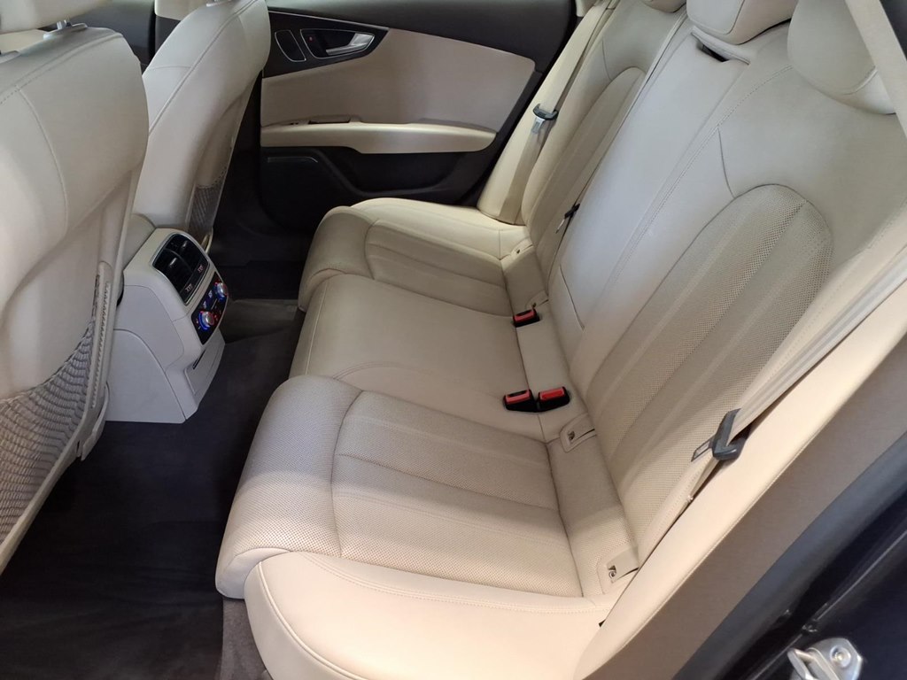 Photo 22 of this AUDI A7