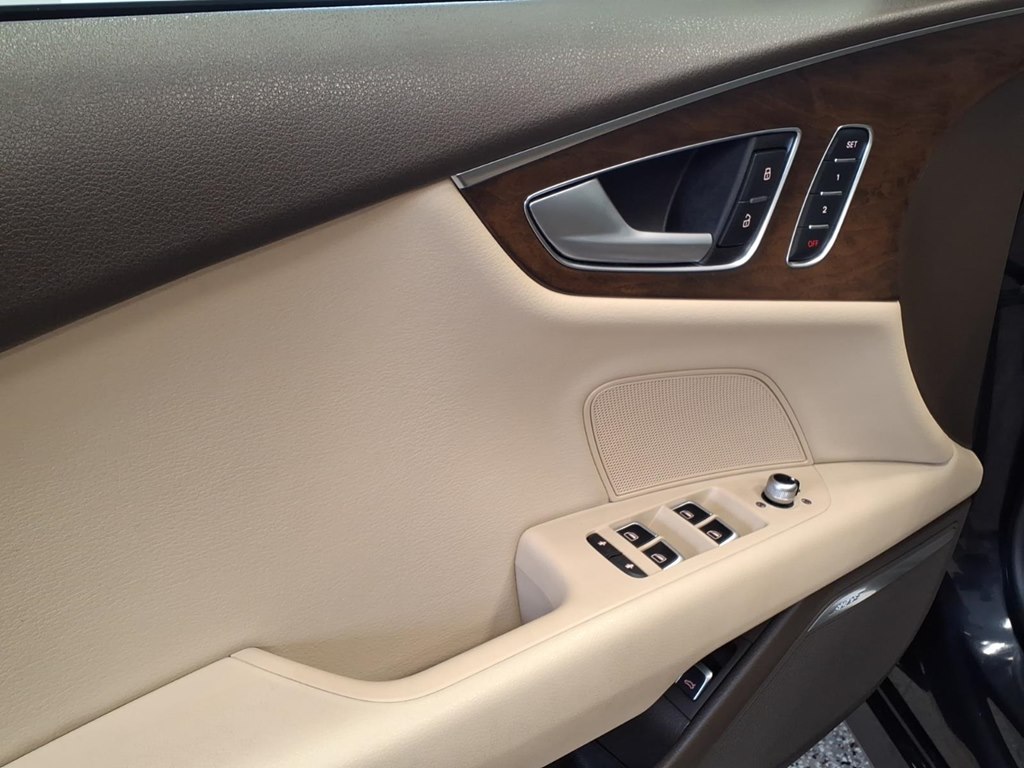 Photo 9 of this AUDI A7