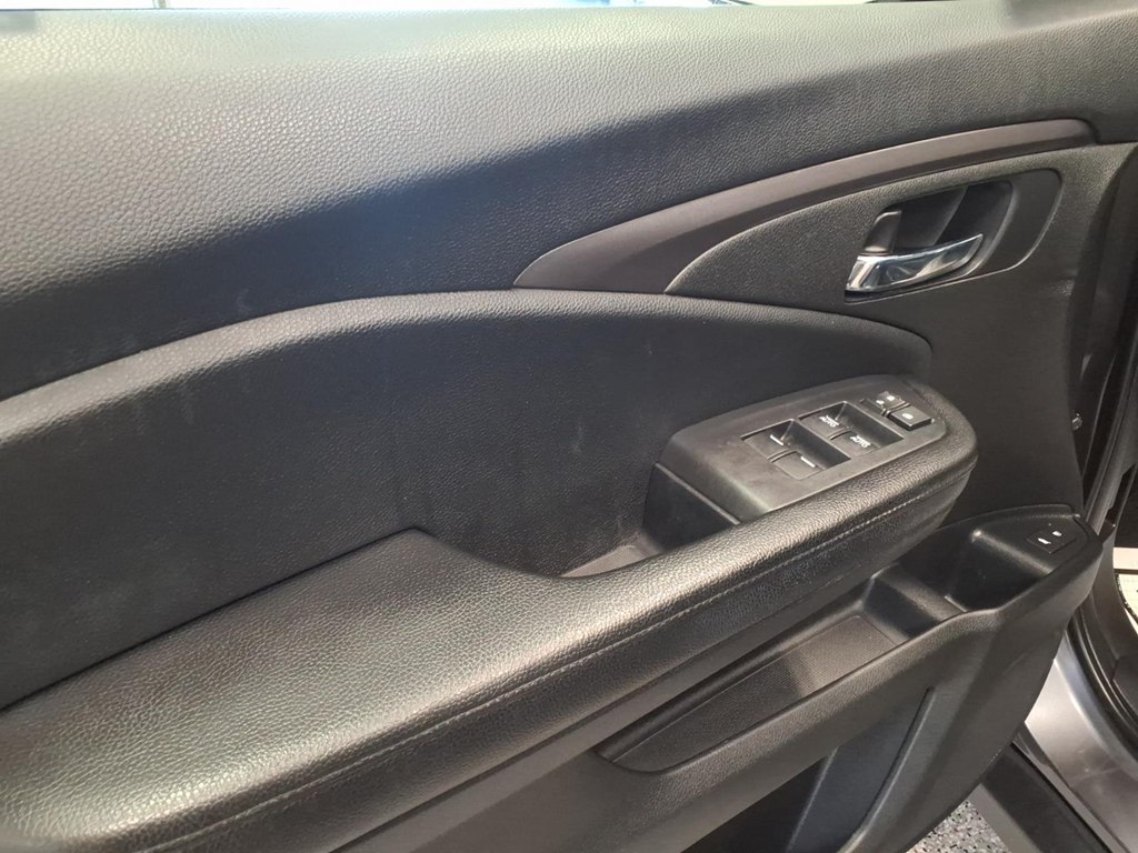 Photo 8 of this HONDA PILOT