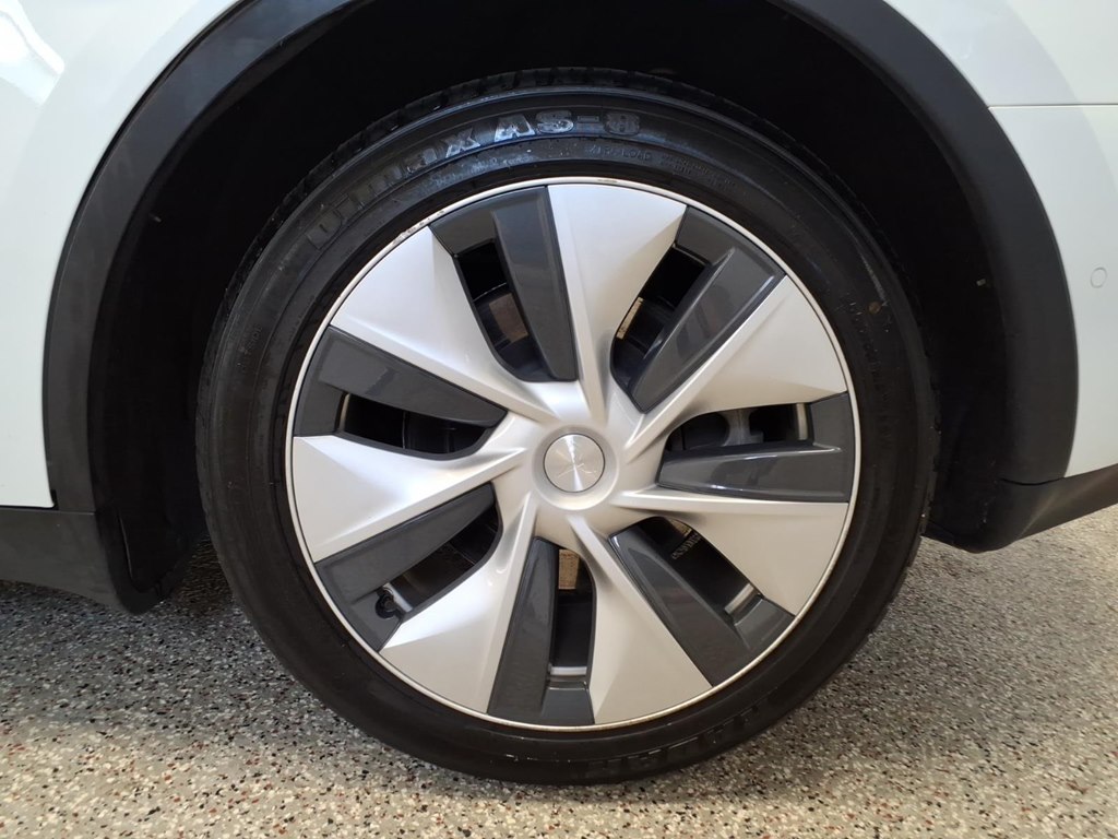 Photo 7 of this TESLA MODEL Y