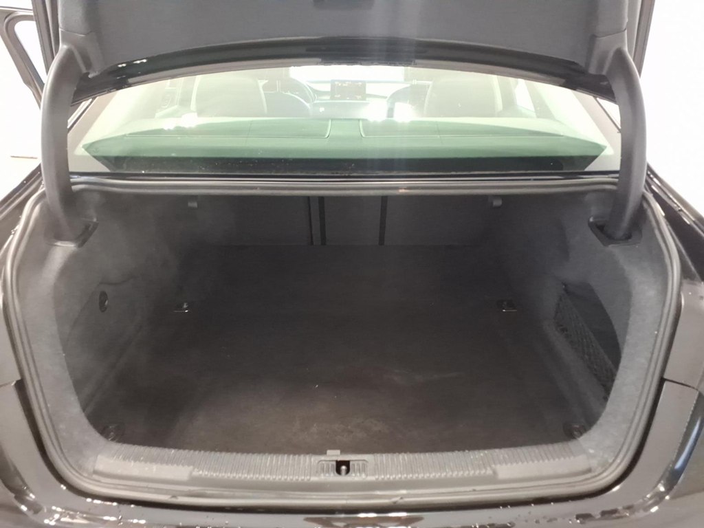 Photo 23 of this AUDI A6