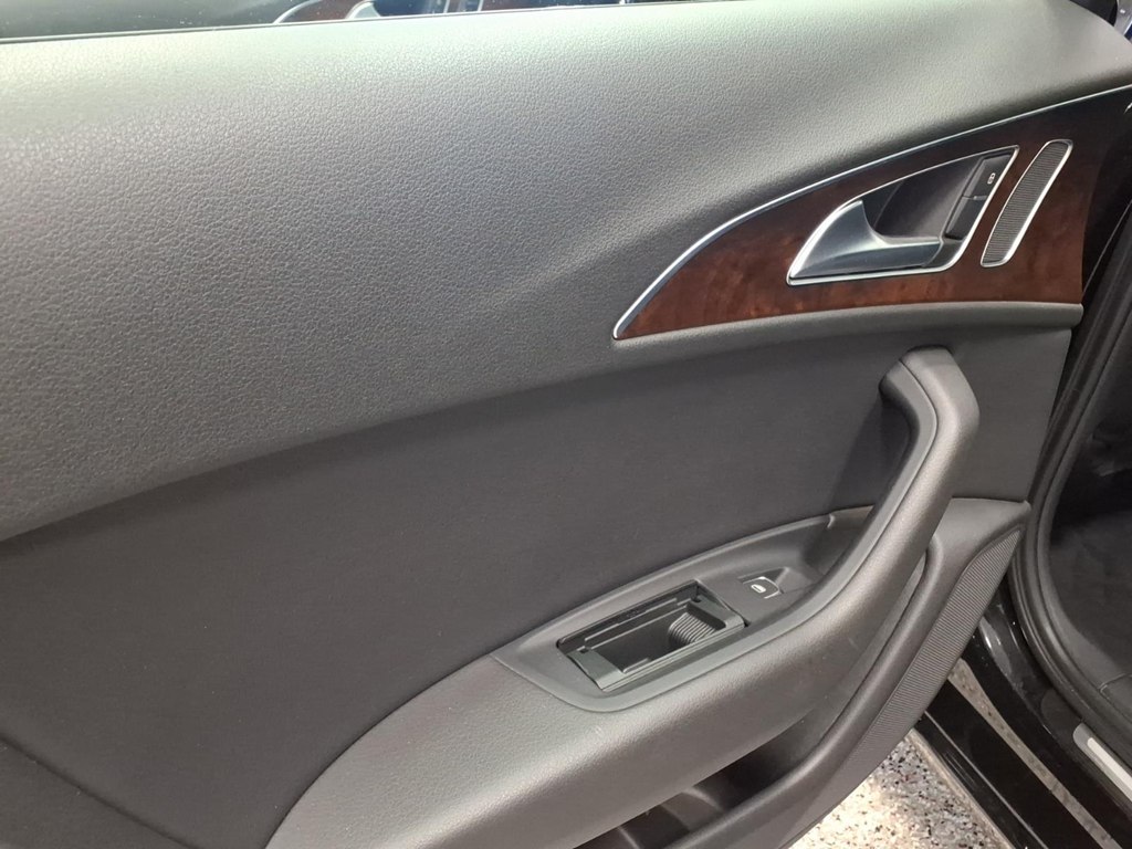 Photo 19 of this AUDI A6
