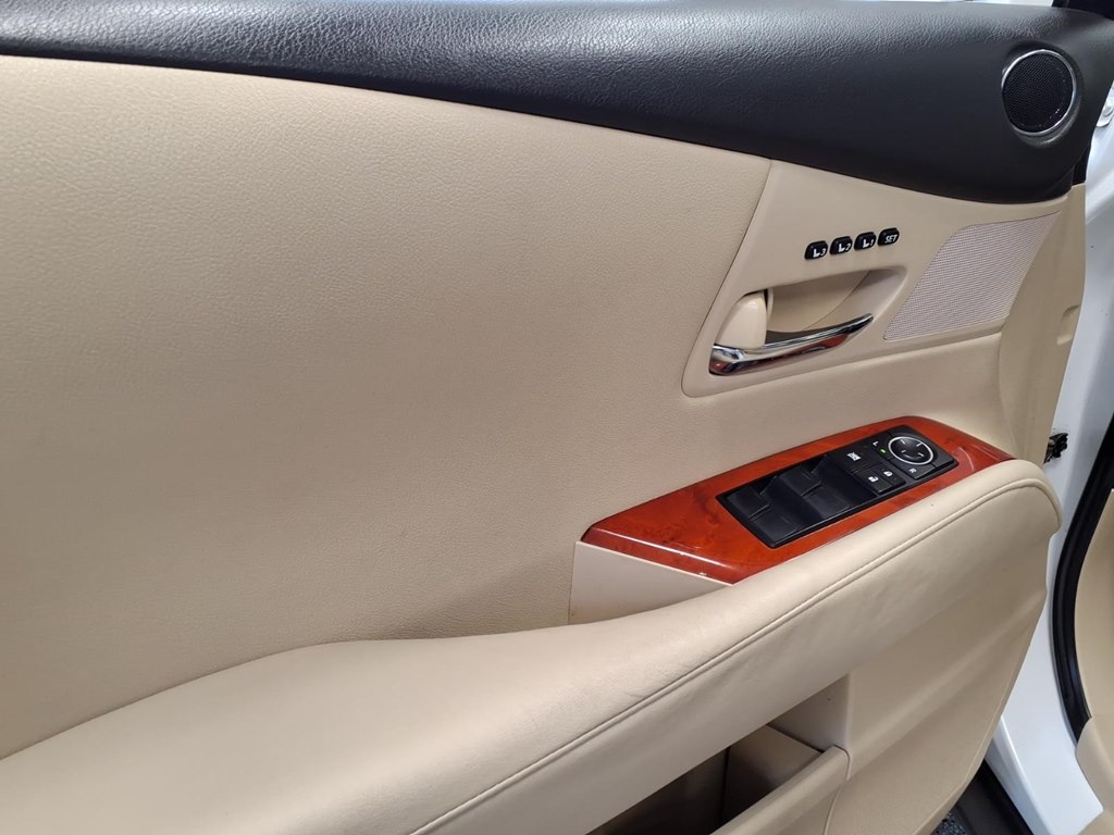 Photo 8 of this LEXUS RX 350