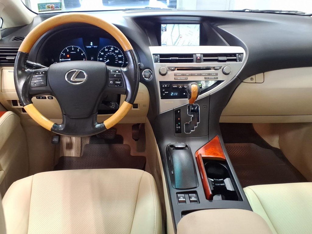 Photo 9 of this LEXUS RX 350