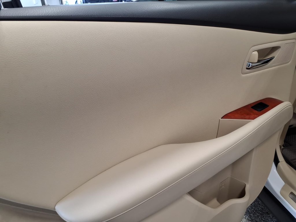Photo 19 of this LEXUS RX 350