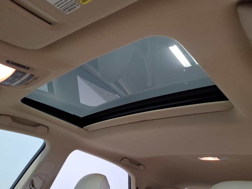 Photo 21 of this LEXUS RX 350