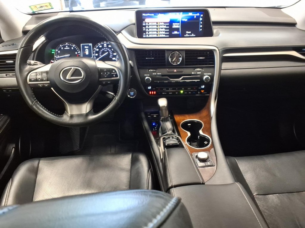 Photo 9 of this LEXUS RX 350