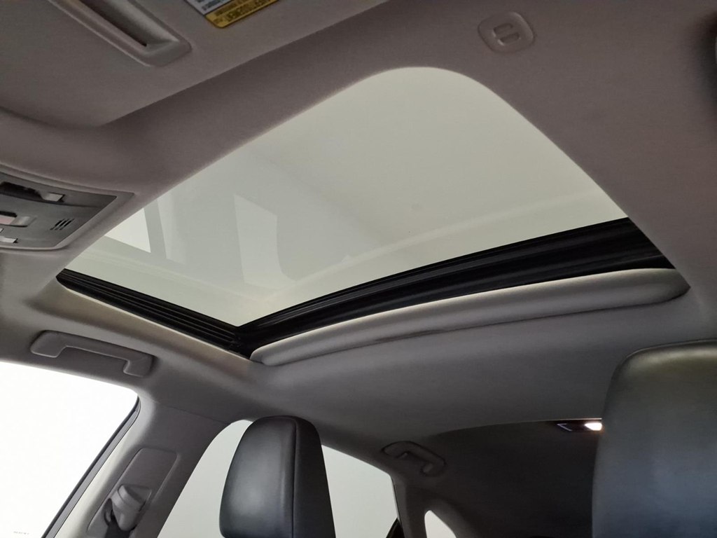Photo 21 of this LEXUS RX 350