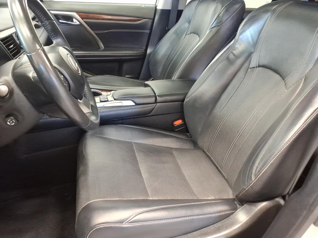 Photo 17 of this LEXUS RX 350