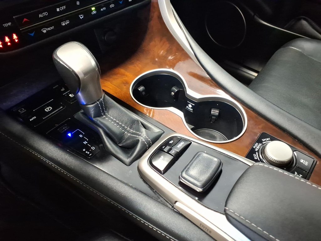Photo 16 of this LEXUS RX 350
