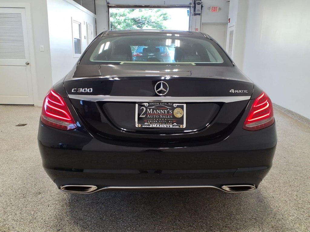 Photo 5 of this MERCEDES-BENZ C-CLASS