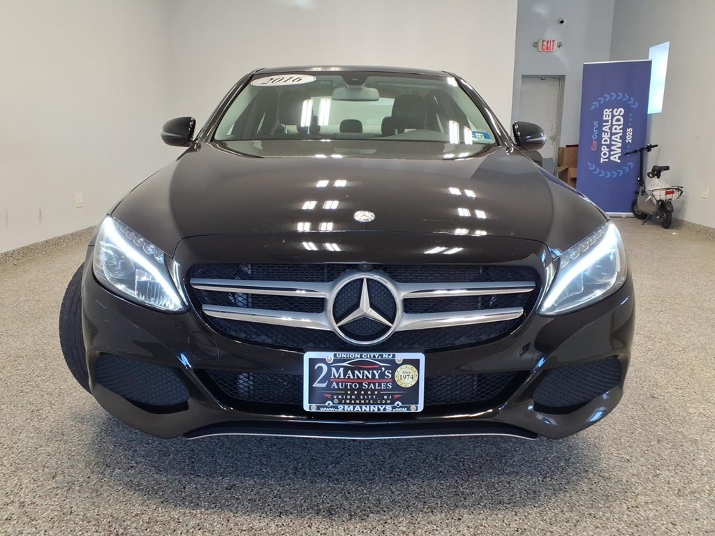 Photo 2 of this MERCEDES-BENZ C-CLASS