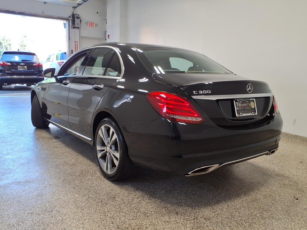 Photo 6 of this MERCEDES-BENZ C-CLASS