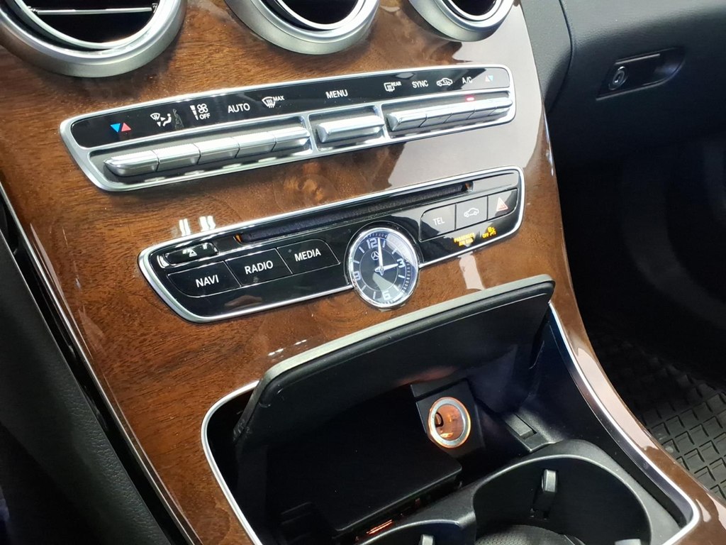 Photo 15 of this MERCEDES-BENZ C-CLASS