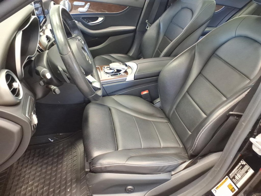 Photo 17 of this MERCEDES-BENZ C-CLASS