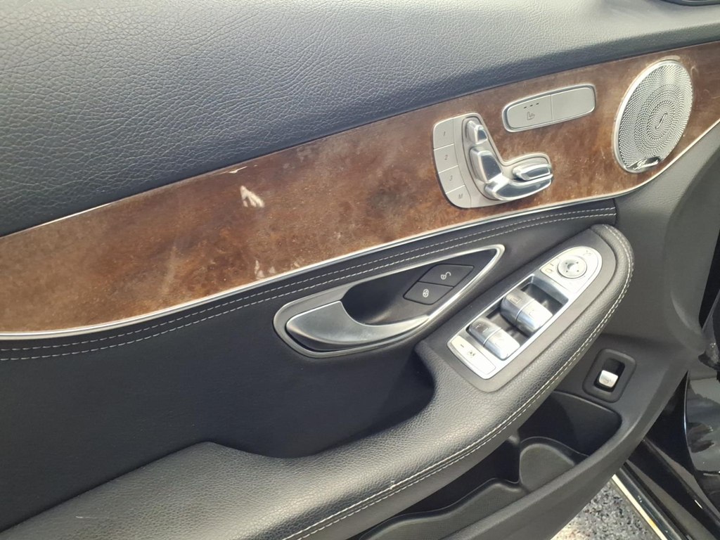 Photo 8 of this MERCEDES-BENZ C-CLASS