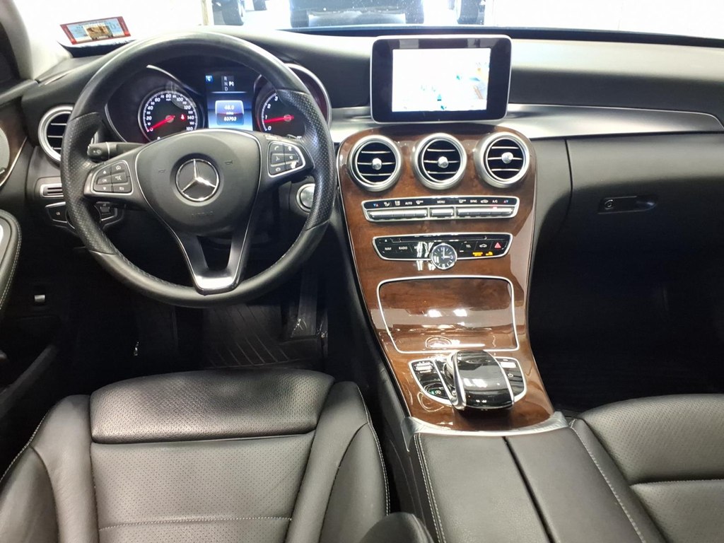 Photo 9 of this MERCEDES-BENZ C-CLASS