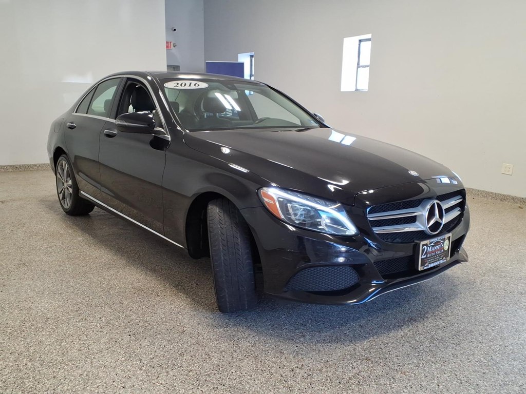 Photo 3 of this MERCEDES-BENZ C-CLASS