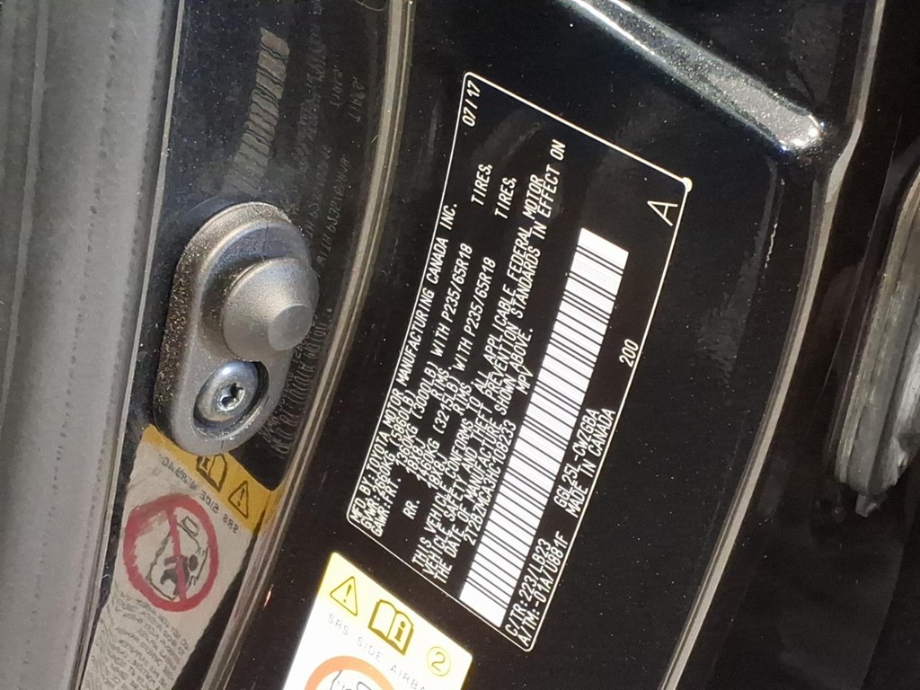 Photo 25 of this LEXUS RX 350