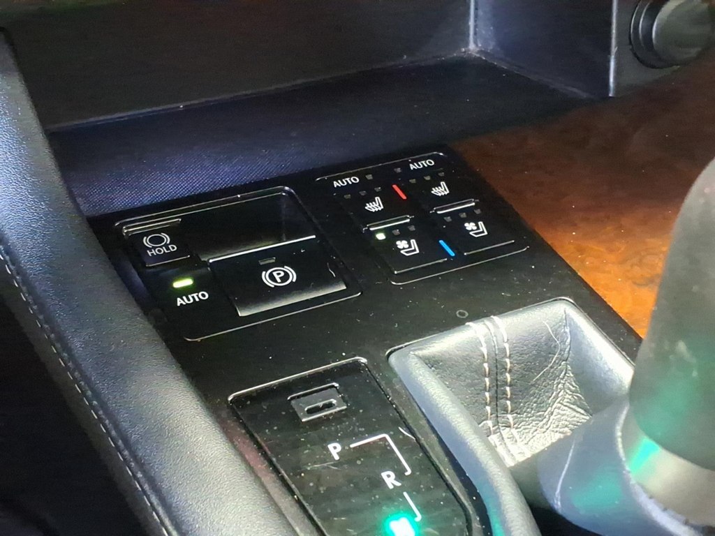 Photo 17 of this LEXUS RX 350