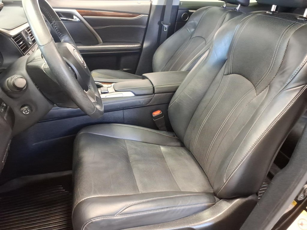 Photo 19 of this LEXUS RX 350