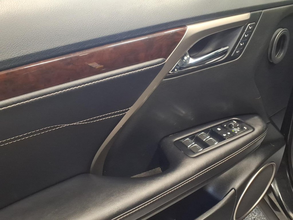 Photo 8 of this LEXUS RX 350