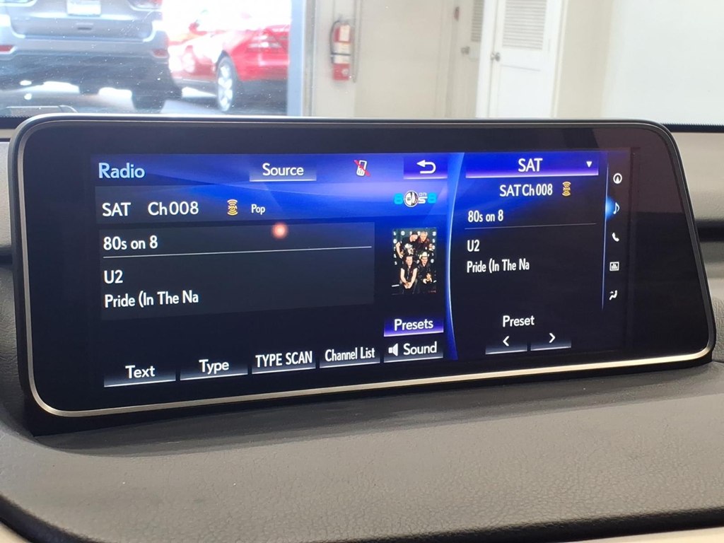 Photo 15 of this LEXUS RX 350
