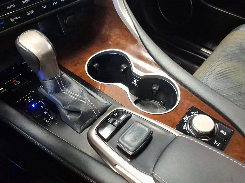 Photo 18 of this LEXUS RX 350
