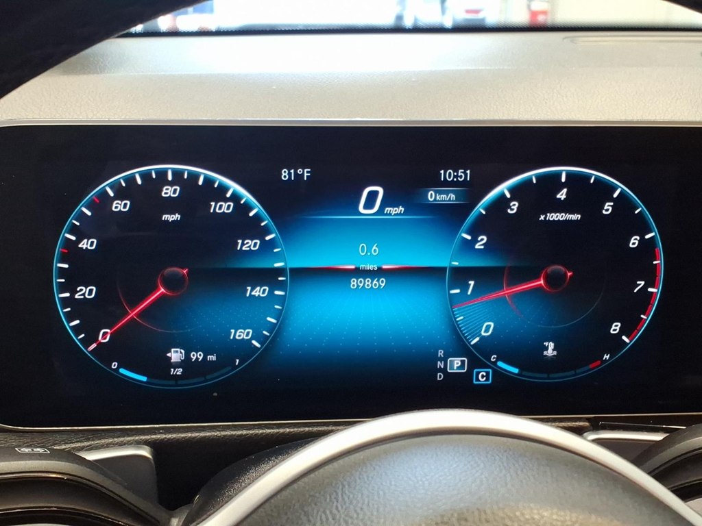 Photo 11 of this MERCEDES-BENZ GLB