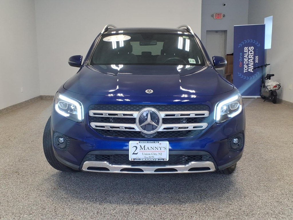 Photo 2 of this MERCEDES-BENZ GLB