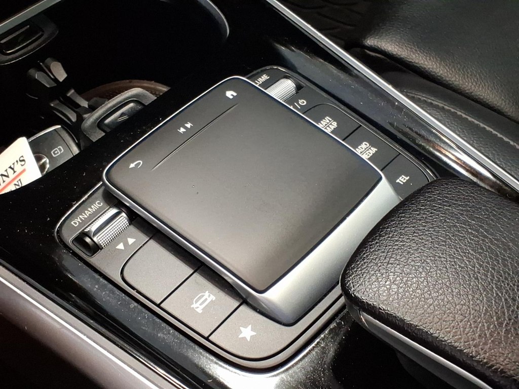 Photo 16 of this MERCEDES-BENZ GLB