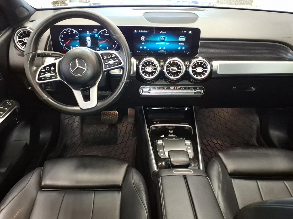 Photo 9 of this MERCEDES-BENZ GLB