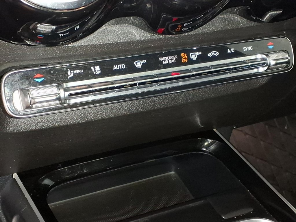 Photo 15 of this MERCEDES-BENZ GLB