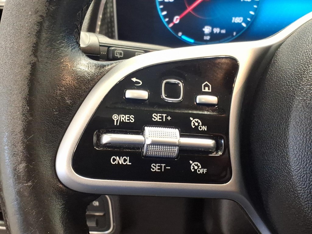 Photo 10 of this MERCEDES-BENZ GLB