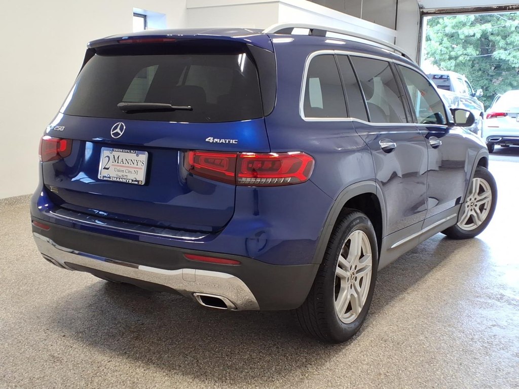 Photo 4 of this MERCEDES-BENZ GLB