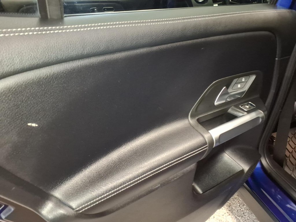 Photo 18 of this MERCEDES-BENZ GLB