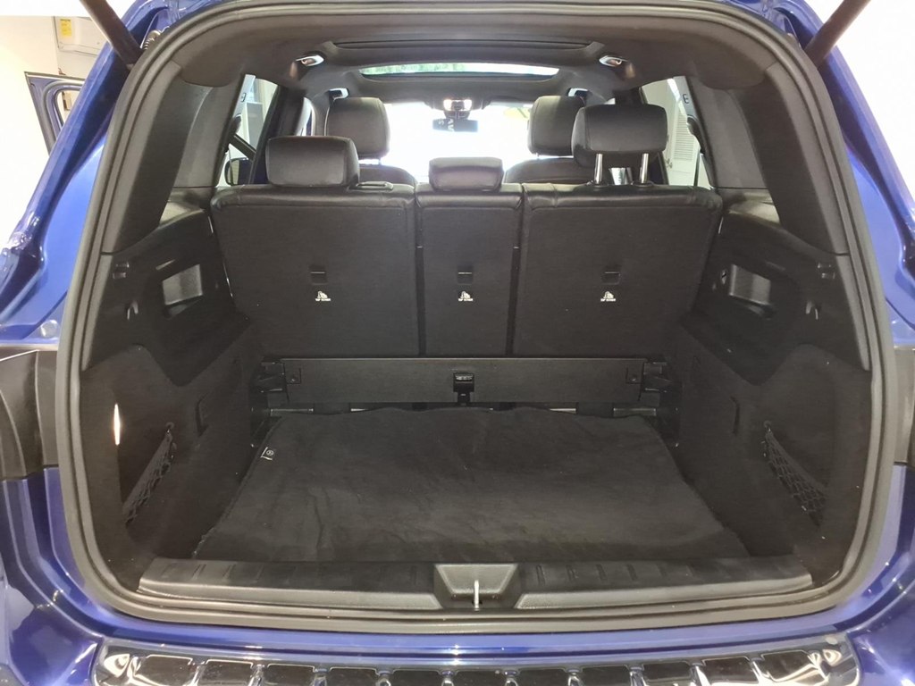 Photo 23 of this MERCEDES-BENZ GLB