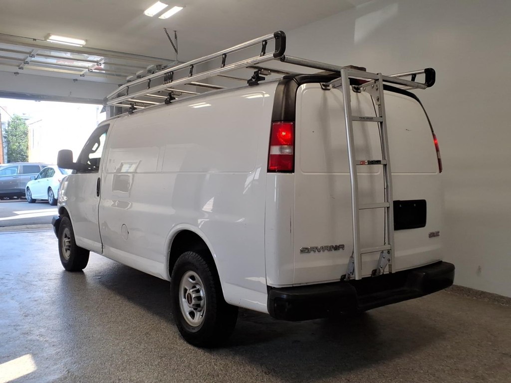 Photo 6 of this GMC SAVANA