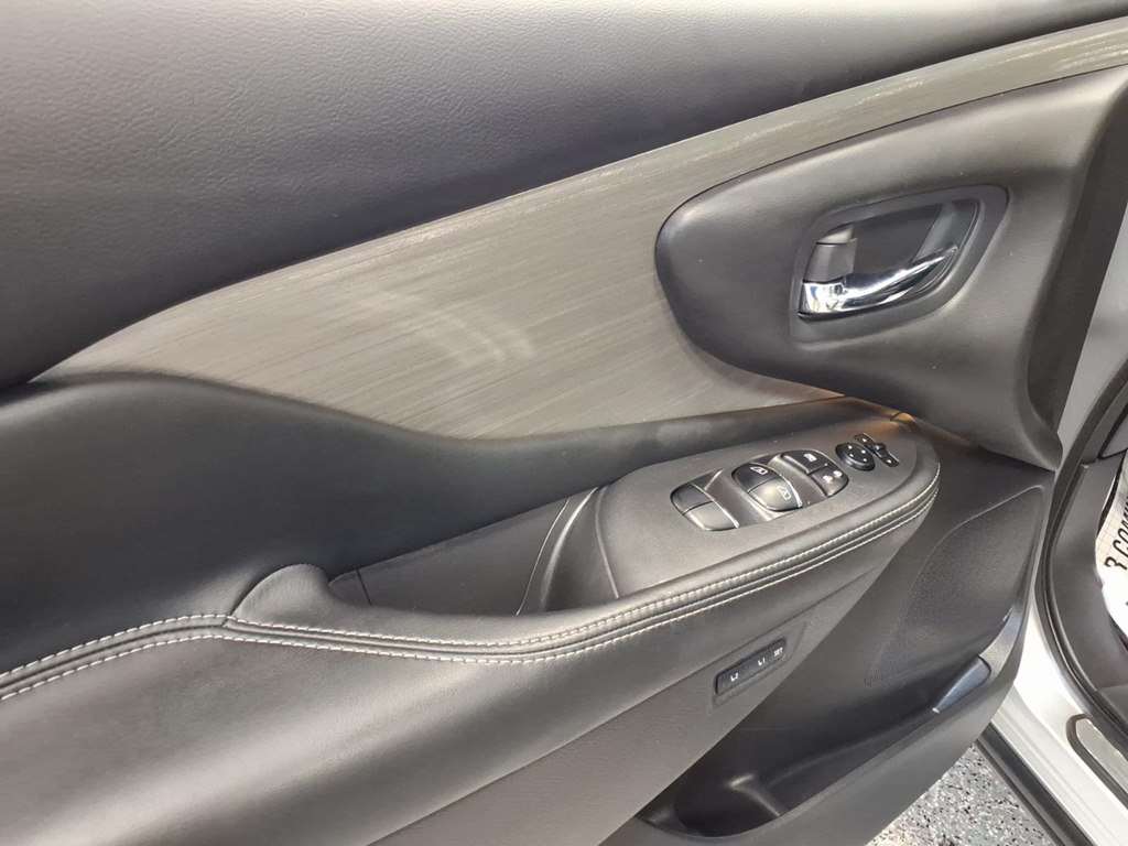 Photo 8 of this NISSAN MURANO
