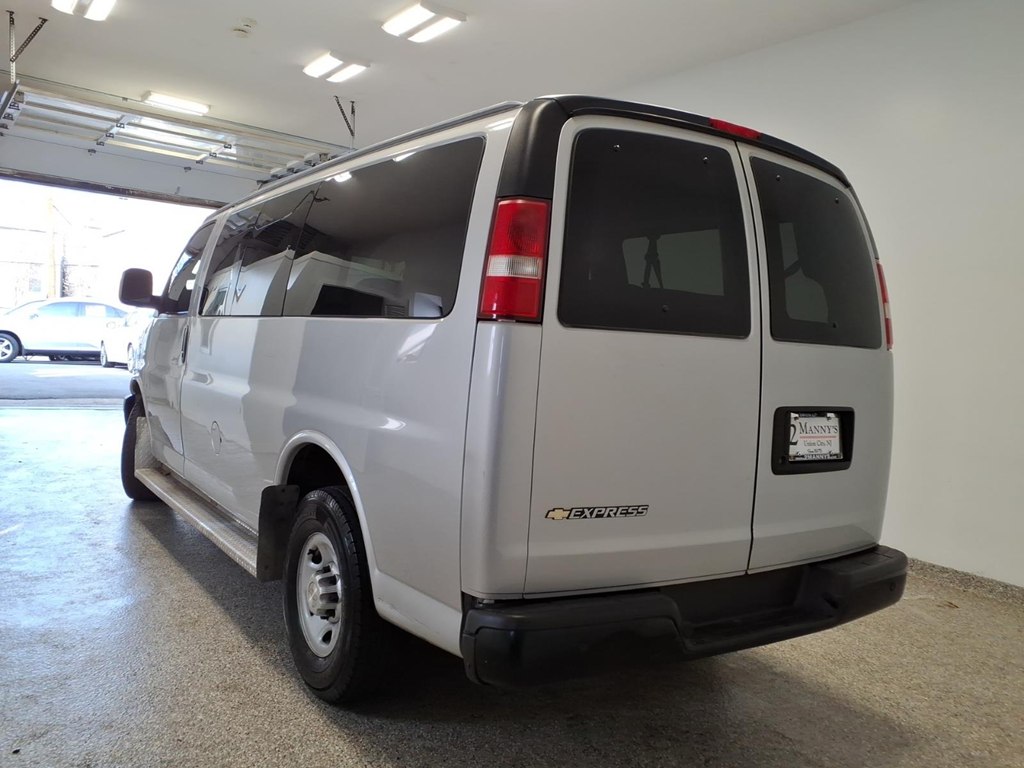 Photo 6 of this CHEVROLET EXPRESS