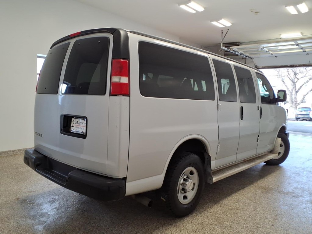 Photo 4 of this CHEVROLET EXPRESS