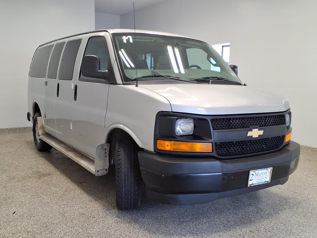Photo 3 of this CHEVROLET EXPRESS