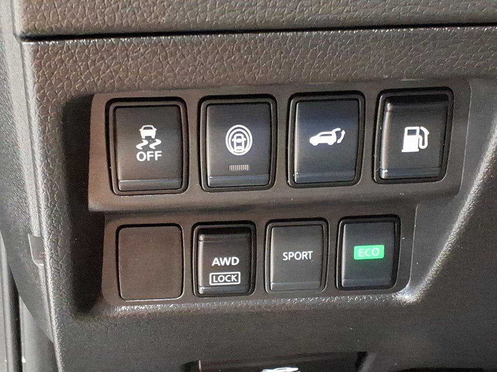 Photo 10 of this NISSAN ROGUE
