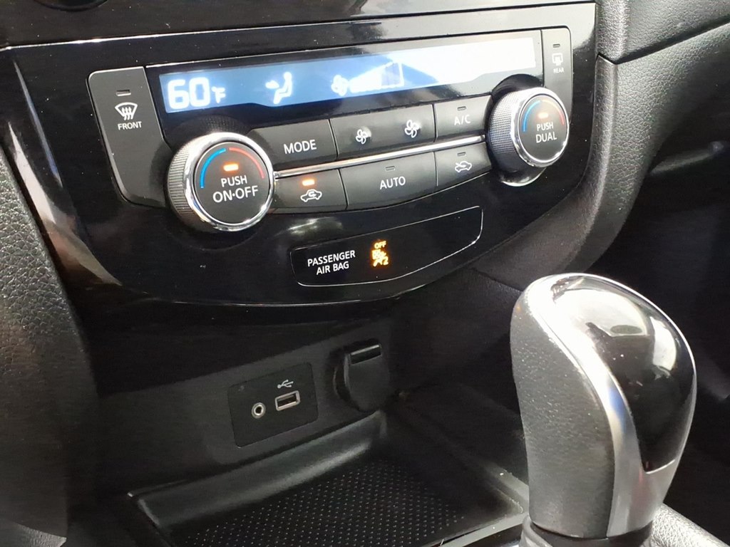 Photo 17 of this NISSAN ROGUE
