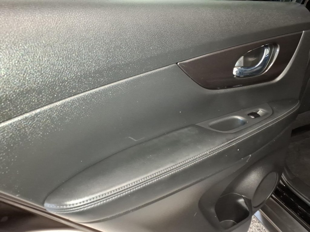 Photo 21 of this NISSAN ROGUE